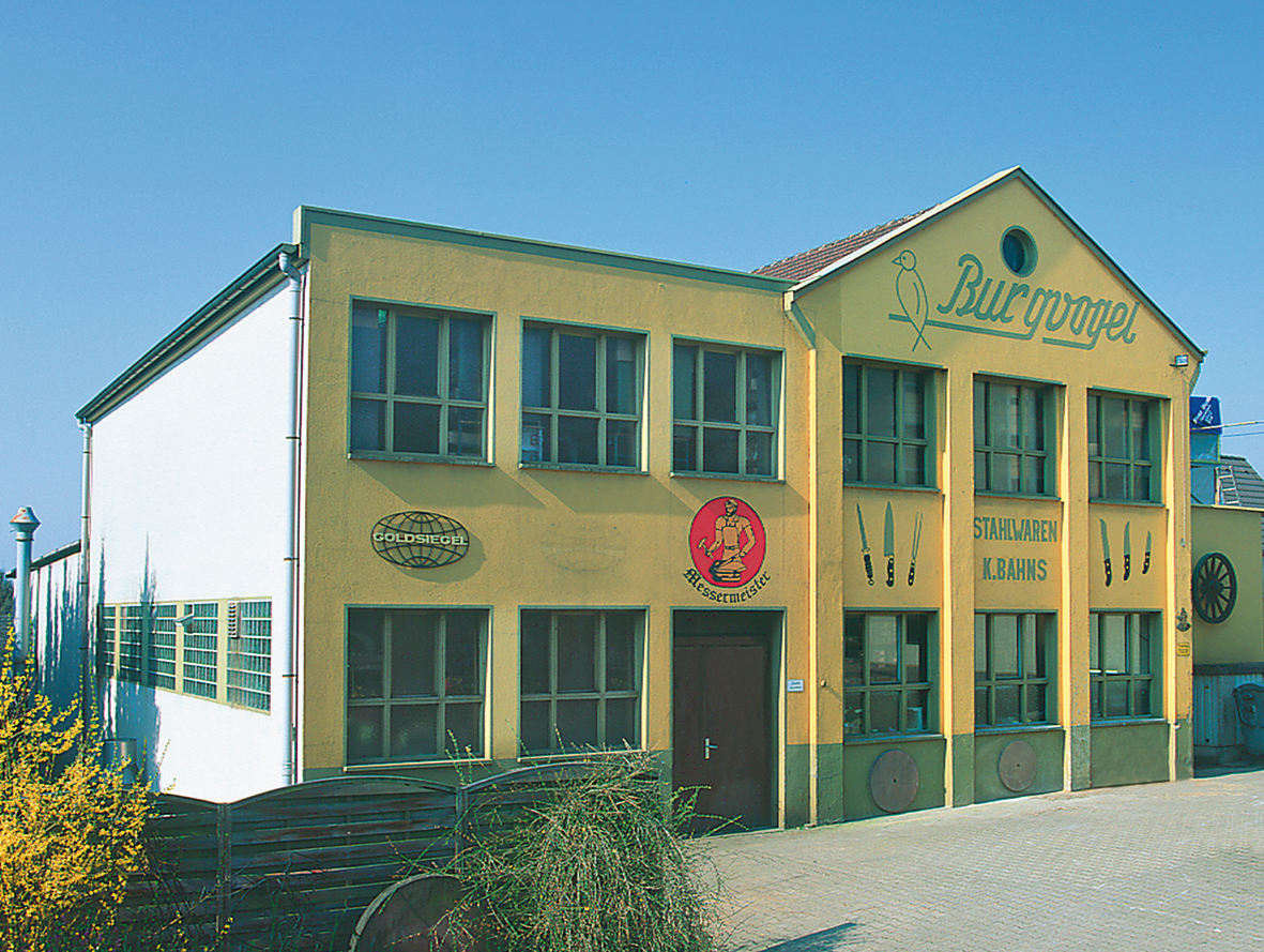 Das Firmengebäude des Familienunternehmens der BURGVOGEL Cutlery GmbH mit der Traditionsmarke Burgvogel
